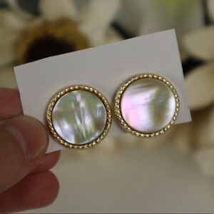 Vintage-Chic 80's Style Gold & Cream Iridescent Framed Clip-On Stud Earrings